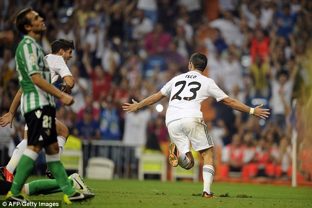 Иско празднует свой первый гол за Реал Мадрид